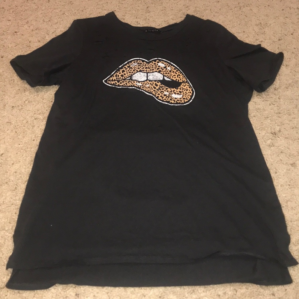 cheetah print lip distressed t-shirt